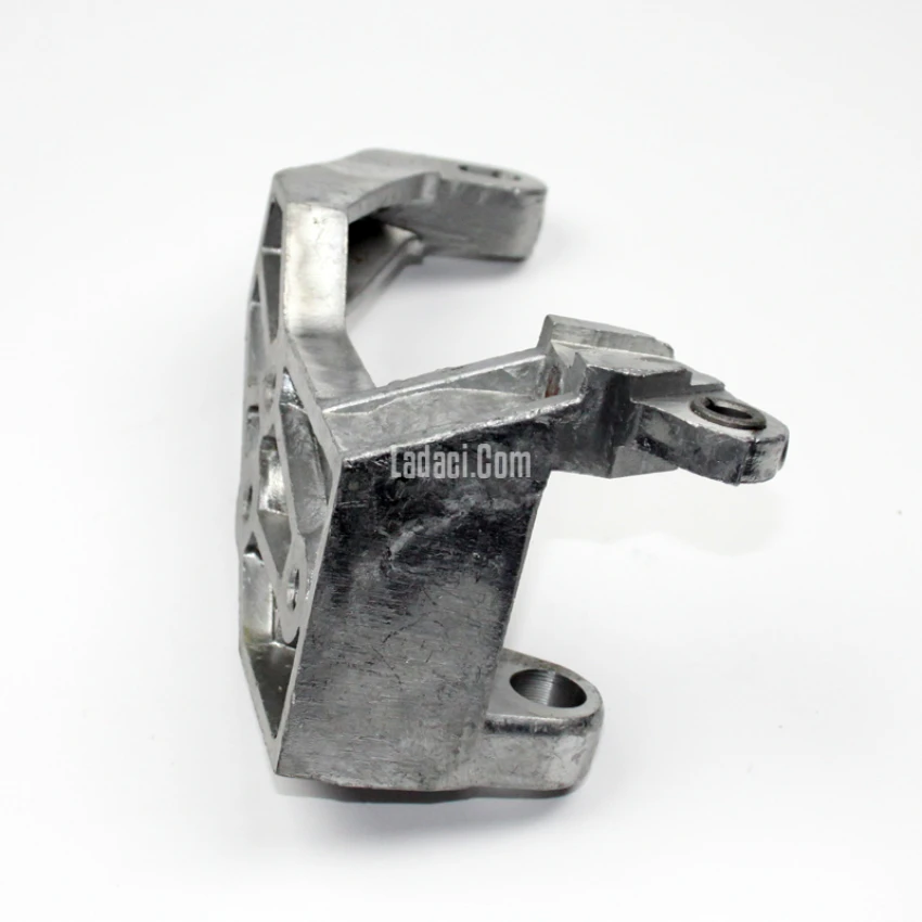 Lada Vega 1600cc 8V Klimalı Alternatör Bağlantı Takozu, Demiri