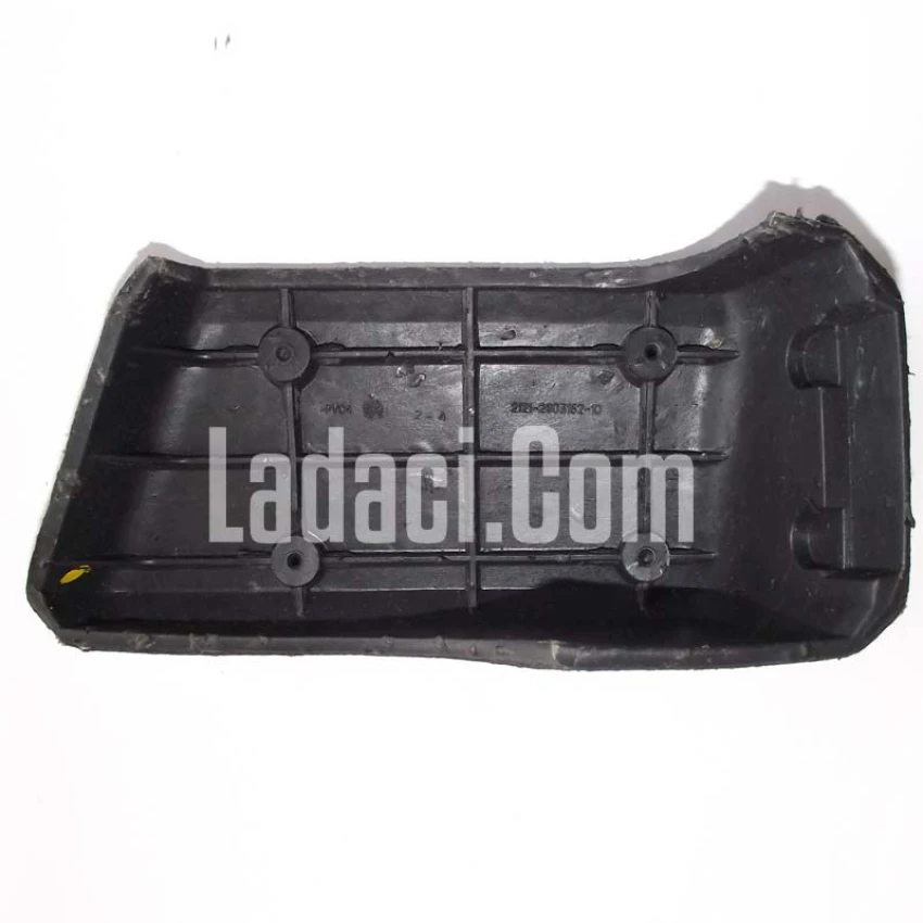 Lada Niva Ön Tampon Sağ Kulağı, Plastiği