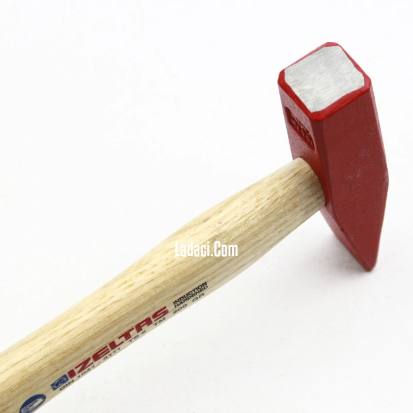 İzeltaş Çekiç 200 Gr. Ağaç Saplı